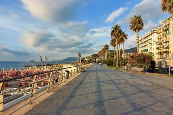 Loano-Marina Spiaggia, Mare, A 5 Stelle Экстерьер фото